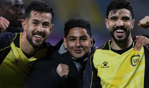 لاعبو الحسين إربد خلال احتفالهم بالفوز على الاستقلال الإيراني 17/2/2026 | نادي الحسين الرياضي