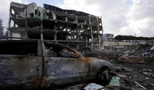 آثار الدمار الذي خلفته جراء غارة إسرائيلية في جنوب لبنان 15/3/2026 | رويترز