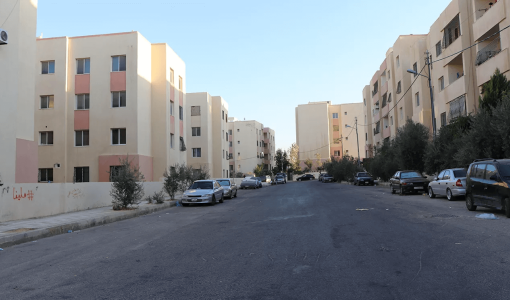 جزء من مباني مشروع سكن كريم في الزرقاء | حبر