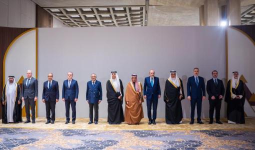 صورة جماعية للوزراء المشاركين في اجتماع تشاوري استضافته السعودية 18/9/2026