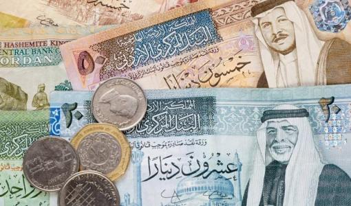 عملة أردنية من فئات مختلفة