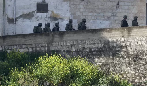 قوات الاحتلال خلال اقتحام منزل بهد هدمه في نابلس في الضفة الغربية | الوكالة الأوروبية للصور الصحفية