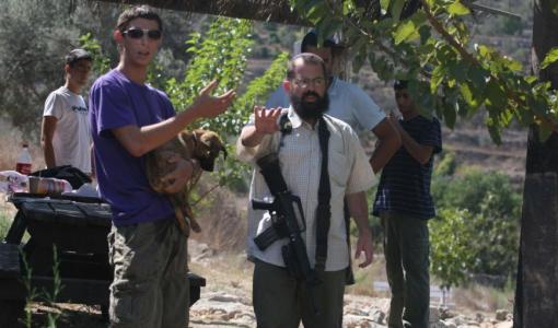 مستوطنون مدججون بالسلاح | وفا