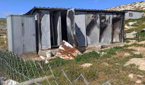 مستوطنون ينهبون ممتلكات الفلسطينيين في تجمع خلة السدرة البدوي قرب بلدة مخماس شمال شرق القدس 8/3/2026 | فلسطين بوست