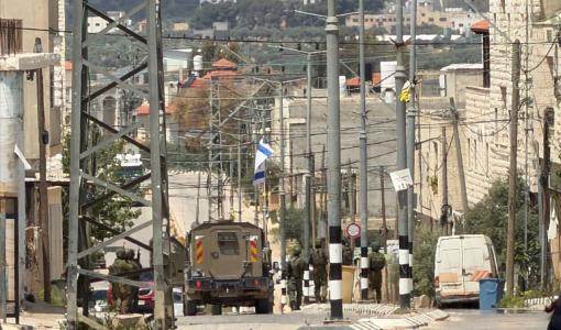 اندلاع مواجهات بين الشبان وقوات الاحتلال على الشارع الرئيسي في بلدة بيت فوريك شرق نابلس 20/4/2026 | فلسطين بوست