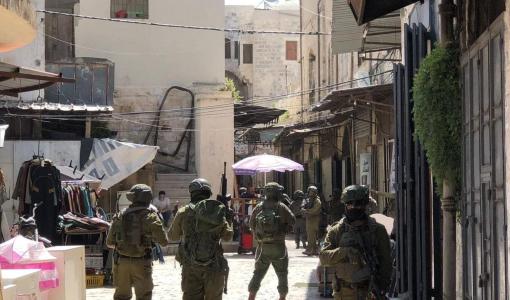 جانب من اقتحام منطقة باب الساحة في البلدة القديمة وسط نابلس 27/4/2026 | فلسطين بوست