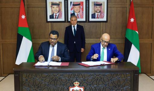 جانب من التوقيع على الاتفاقية الفنية القانونية النهائية لمشروع الناقل الوطني 21/4/2026 | رئاسة الوزراء