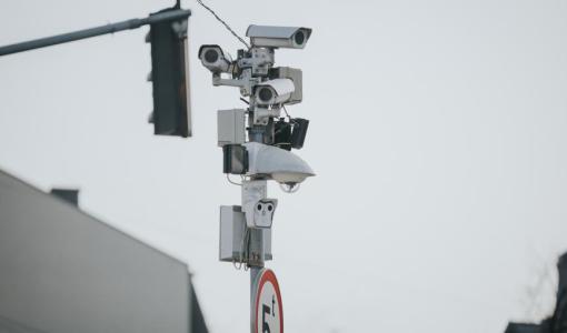 كاميرات مراقبة في شارع | تعبيرية