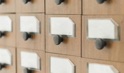 مجموعة من الصناديق البريدية التقليدية