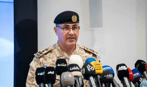 مدير الإعلام العسكري في القوات المسلحة العميد الركن مصطفى الحياري خلال إيجاز صحفي حول حصيلة التصدي للهجمات الجوية الإيرانية ضمن عملية درع الأردن 4/4/2026 | القوات المسلحة الأردنية