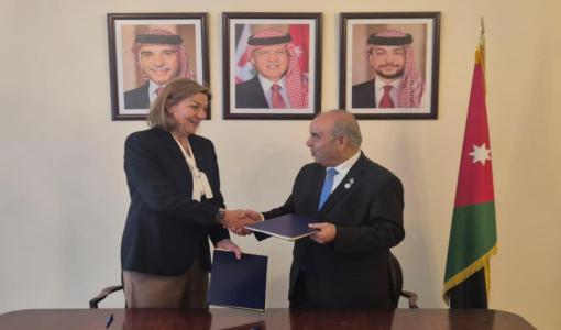 الوزير عزمي المحافظة خلال توقيع اتفاقية تمديد الشراكة مع شركة بيرسون للتعليم  3/6/2026 | وزارة التربية والتعليم