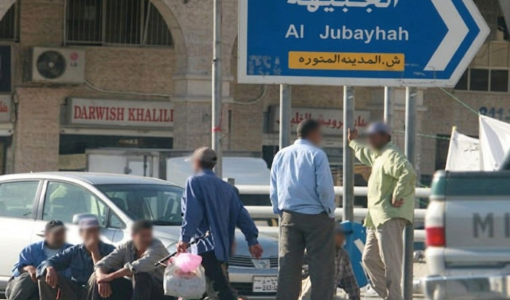 عاملون غير أردنيون عند دوار الواحة في العاصمة عمان