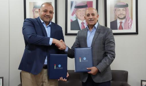 جانب من توقيع  الهيئة الخيرية الهاشمية  و نوبلز العقارية برنامج منح جامعية للأسر العفيفة 7/6/2026