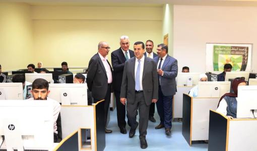 رئيس جامعة البلقاء التطبيقية أحمد فخري العجلوني يتفقد سير امتحانات الشامل النظرية 26/7/2026