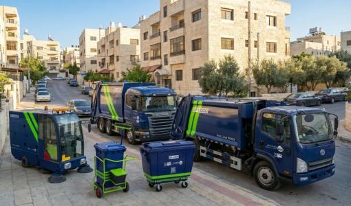 آليات ومعدات تنظيف تابعة لشركة رؤية عمان