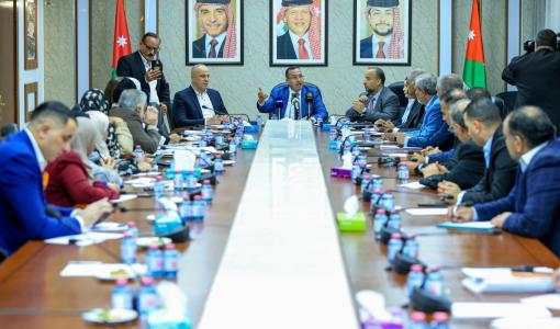 جانب من لقاء اللجنة الإدارية النيابية عددا من أعضاء البلديات ومجالس المحافظات 1/7/2026