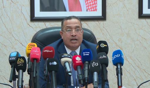 رئيس اللجنة الإدارية النيابية خليفة الديات خلال مؤتمر صحفي 13/8/2026