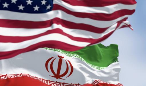 علم إيران وعلم الولايات المتحدة