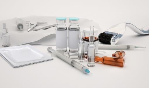 معدات ومستحضرات تجميلية