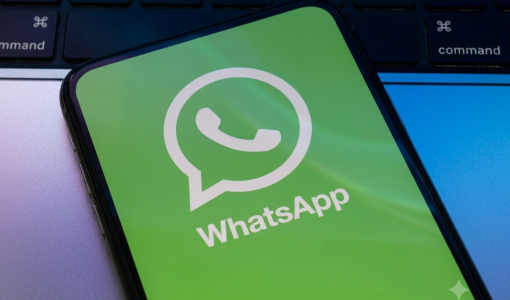 أيقونة تطبيق واتساب على شاشة هاتف محمول