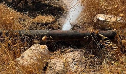 جانب من الاعتداءات على خطوط مياه في السامك والبئر المخالفة في جرش