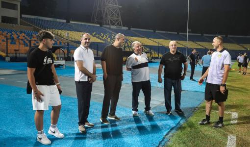 جانب من حضور مجلس إدارة الحسين إربد تمرين الفريق في أوزبكستان