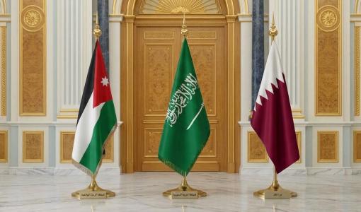 أعلام الأردن والسعودية و قطر مولدة بالذكاء الاصطناعي