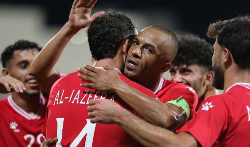 لاعبي فريقة الجزيرة خلال احتفالهم بأحد الهداف المسجلة بمرمى الحسين إربد 5/9/2026