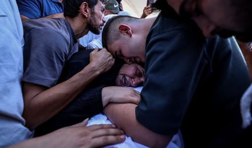 والدة بصير البرش خلال وداع نجلها في مستشفى الشفاء | 19 أيلول 2026
