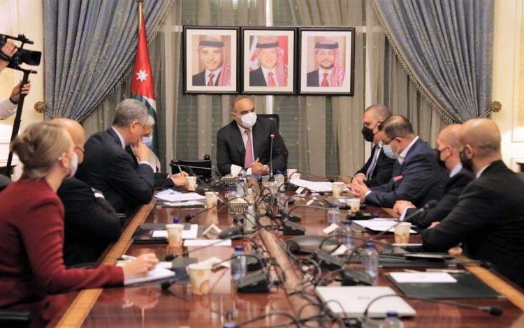 صورة للقاء الحكومة اليوم الثلاثاء مع أعضاء من البنك الدولي