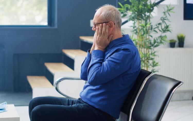 رجل كبير السن | تعبيرية Freepik