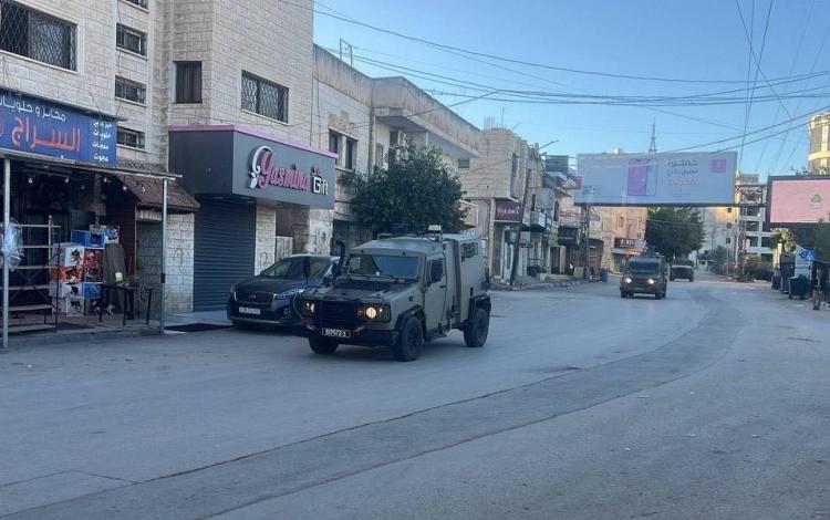 آليات الاحتلال خلال اقتحام شوارع طوباس 26/11/2025 | فلسطين بوست