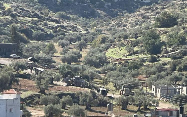 انتشار آليات الاحتلال في واد تياسير خلال الاقتحام الواسع في طوباس 26/11/2025 | فلسطين بوست