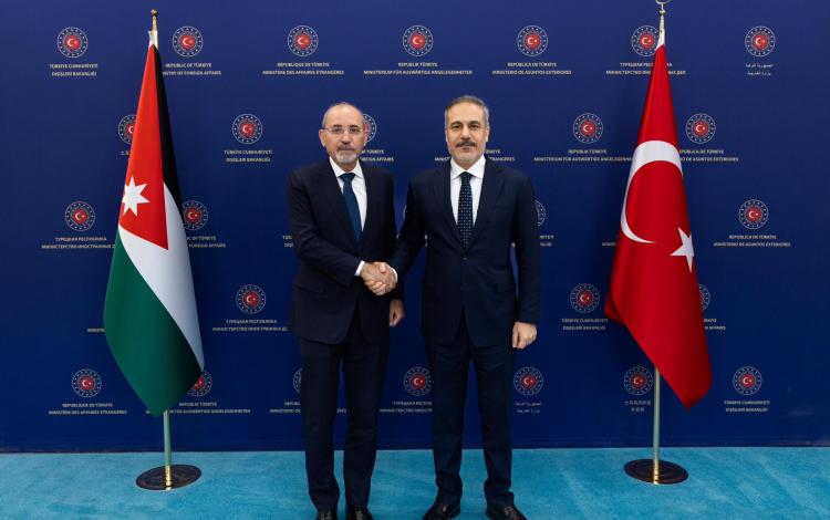 وزير الخارجية أيمن الصفدي ونظيره التركي هاكان فيدان خلال اجتماع سابق بمدينة أنقرة التركية | المصدر: وزارة الخارجية الأردنية