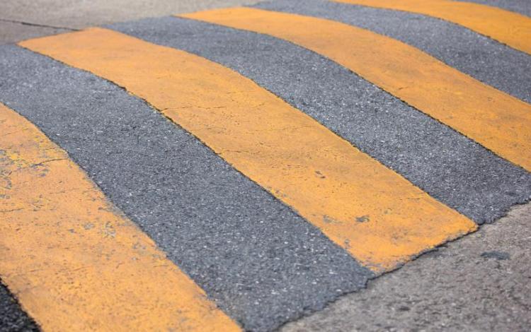 مطب في شارع | تعبيرية Freepik