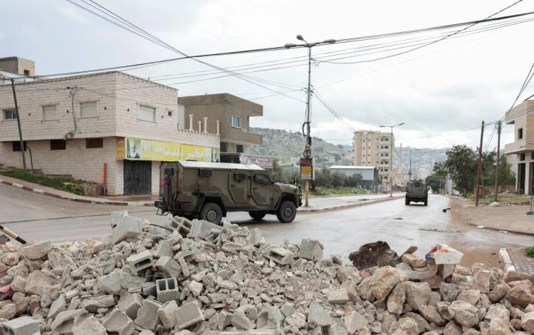 آليات الاحتلال خلال اقتحام بلدة قباطية قرب جنين | رويترز