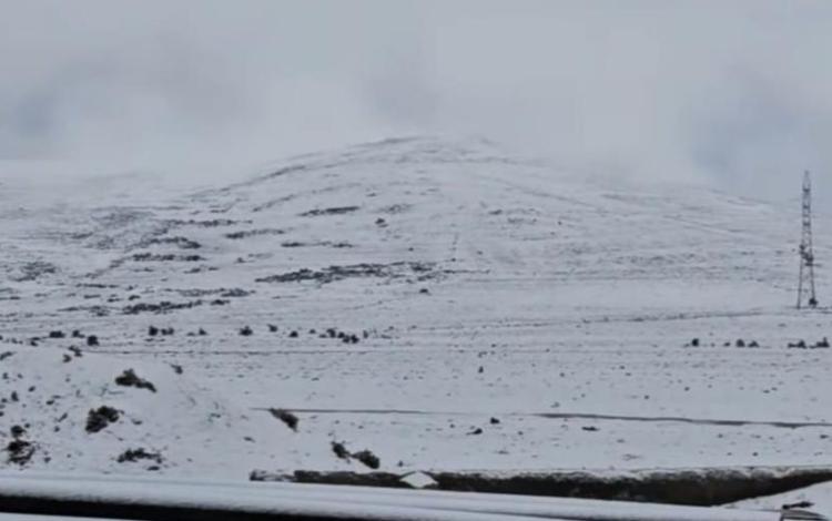 تراكم الثلوج جنوب الطفيلة 17/12/2025