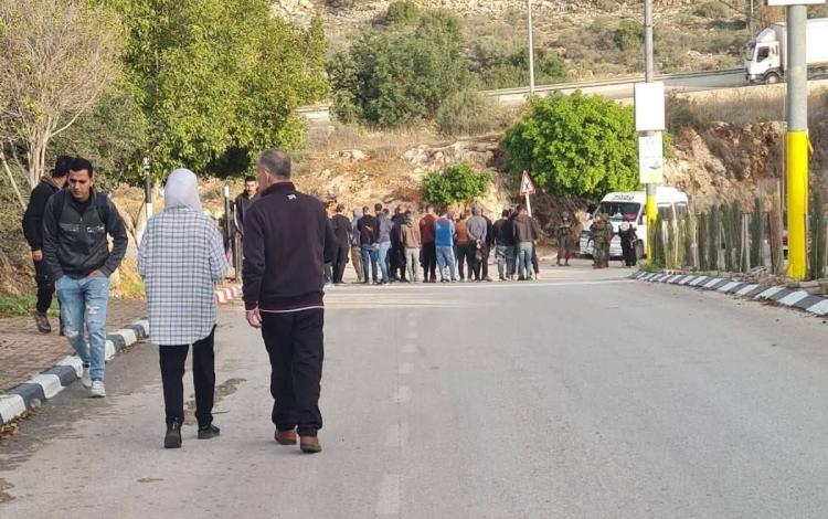 جيش الاحتلال يحتجز المواطنين قرب جسر الزاوية غرب سلفيت 7/12/2025 | فلسطين بوست