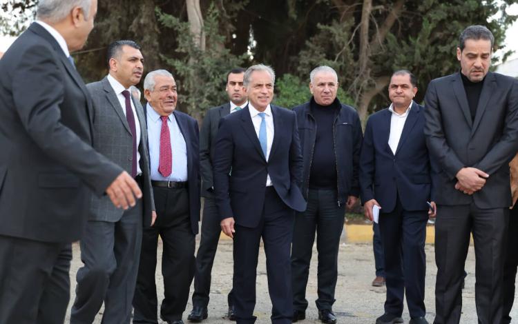 رئيس الوزراء جعفر حسان يرافقه رئيس الوزراء الأسبق  عبد الرؤوف الروابدة / رئيس مجلس إعمار إربد، يزور المعرض الدائم للمنتجات الزراعية والريفية في محافظة إربد 7/12/2025 | المصدر: رئاسة الوزراء