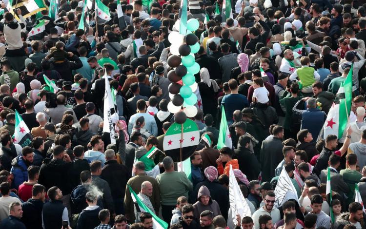 سكان مدينة حماة يحتفلون بالذكرى السنوية الأولى لانهيار نظام بشار الأسد | رويترز