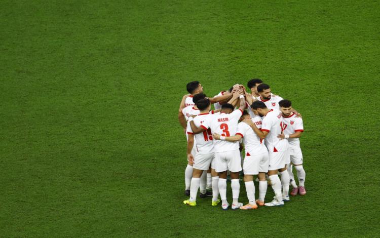 لاعبو المنتخب الوطني لكرة القدم قبل مباراة نصف النهائي من كأس العرب 2025 مع المنتخب السعودي 15/12/2025 | رويترز