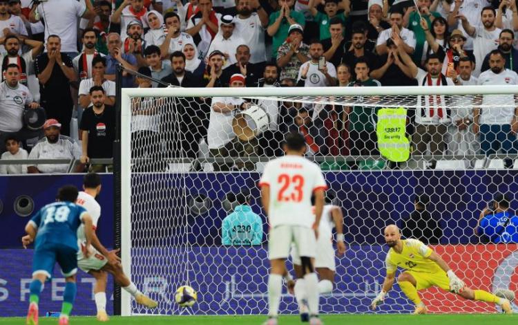 لحظة تنفيذ اللاعب علي علوان ضربة جزاء ضد العراق ضمن منافسات الربع النهائي لبطولة كأس العرب 12/12/2025 | المصدر: رويترز