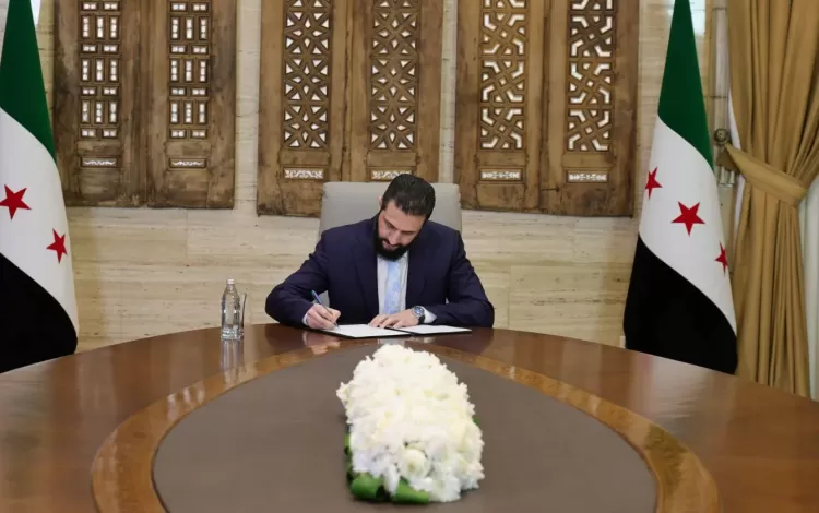 الرئيس السوري أحمد الشرع خلال توقيع الاتفاق مع قسد 18/1/2016 | الرئاسة السورية
