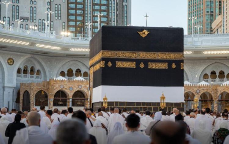 حجاج يؤدون مناسك الحج في المسجد الحرام | المصدر: وزارة الحج والعمرة السعودية