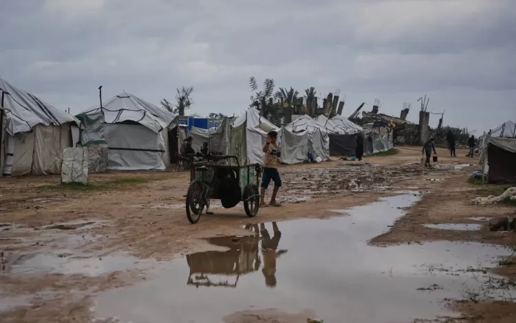 مخيم للنازحين في النصيرات بقطاع غزة بعد أمطار غزيرة 2/1/2026 | أسوشييتد برس