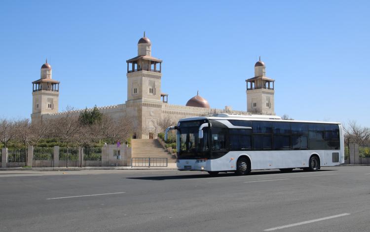 حافلة نقل بين عمان والمحافظات