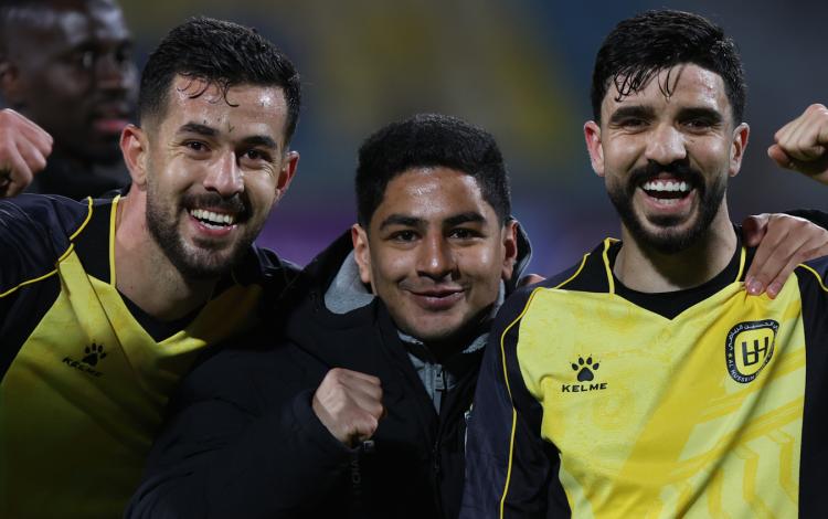 لاعبو الحسين إربد خلال احتفالهم بالفوز على الاستقلال الإيراني 17/2/2026 | نادي الحسين الرياضي