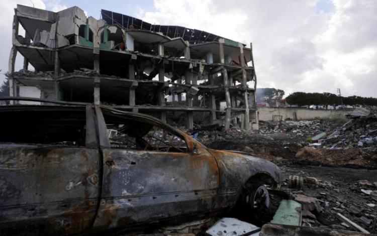 آثار الدمار الذي خلفته جراء غارة إسرائيلية في جنوب لبنان 15/3/2026 | رويترز