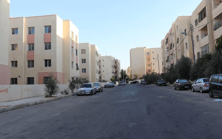 جزء من مباني مشروع سكن كريم في الزرقاء | حبر