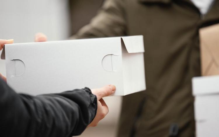 صورة تعبيرية لطرود بريدية | Freepik